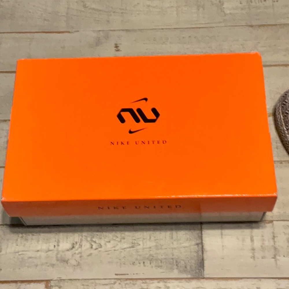 NIB NIKE WOMANS AIR FOR E 1 LX - Picture 9 of 11